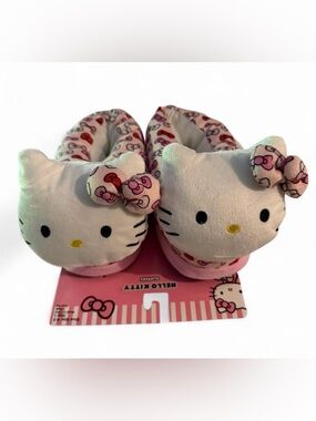BNWT big Kids Hello Kitty Plush Slippers – White & Pink
